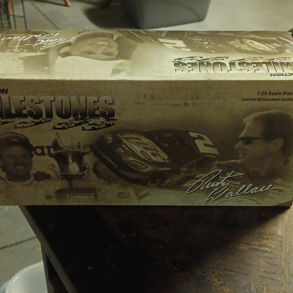 N.I.B. Rusty Wallace Limited Edition Racing Collectible Car (SKU 522)